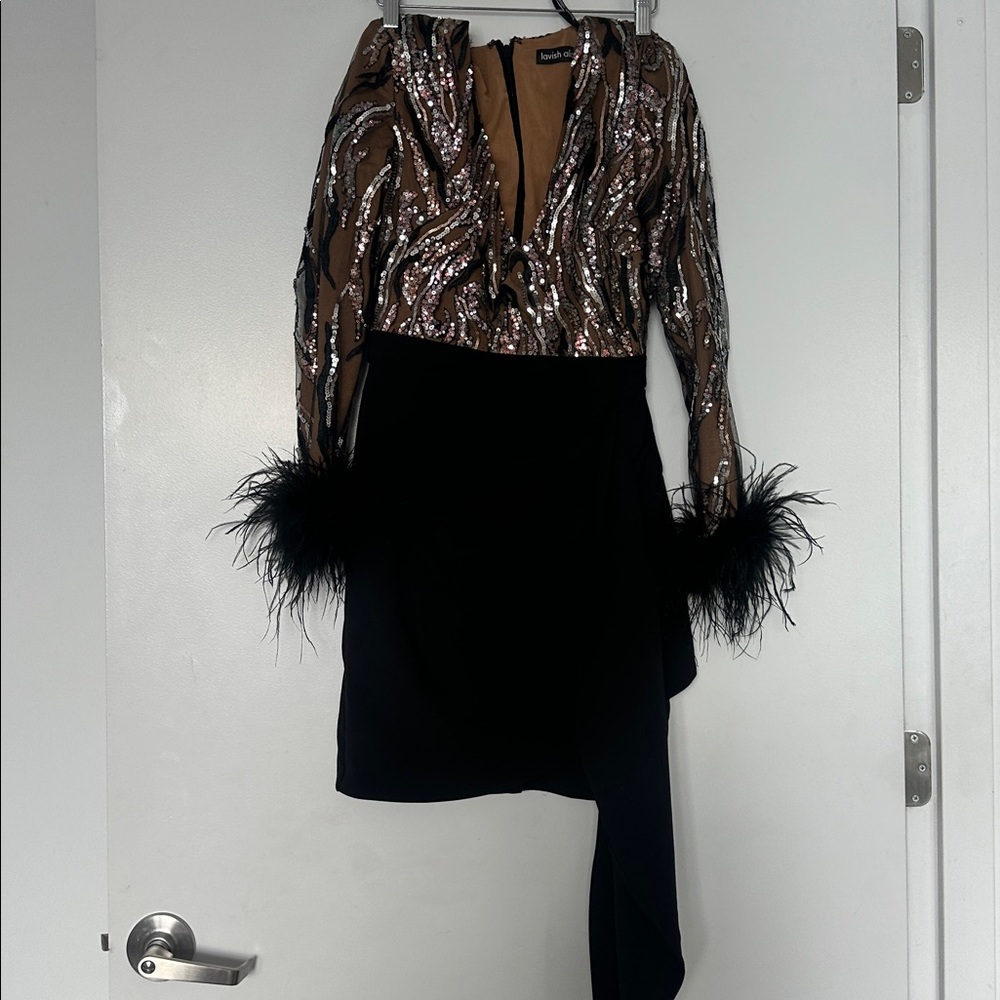 LAVISH ALICE Elegant Black and Brown Feathered Dress - Picture 5 of 11